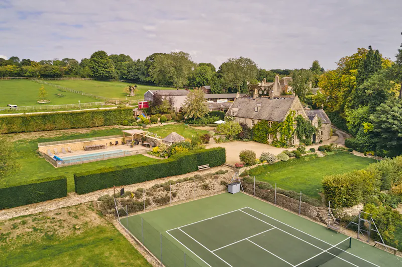 Picturesque Cotswold Grange, C943 (photo 46)