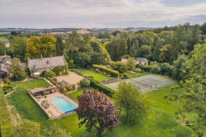 Countryside at Picturesque Cotswold Grange, C943 (photo 47)