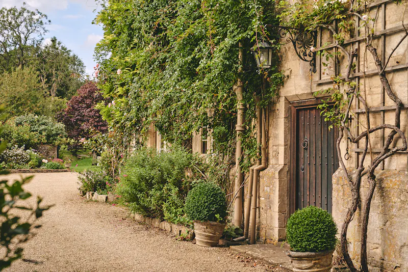 Picturesque Cotswold Grange, C943 (photo 3)