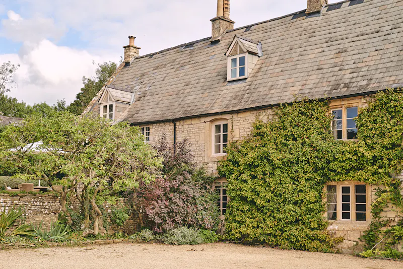Picturesque Cotswold Grange, C943 (photo 2)