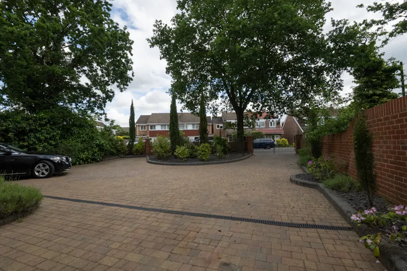 Driveway at Detached Hampton family home, B2043 (photo 27)