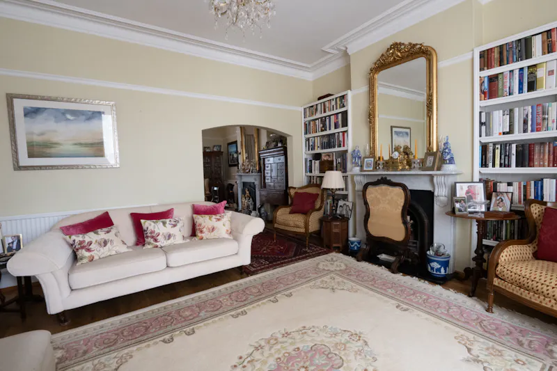 Detached Hampton family home, B2043 (photo 5)