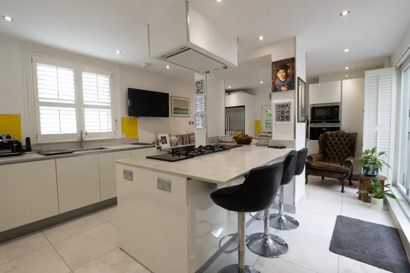 Kitchen at Detached Hampton family home, B2043 (photo 7)