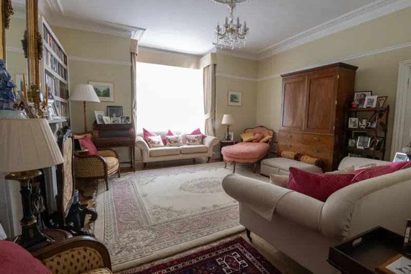 Detached Hampton family home, B2043 (photo 4)