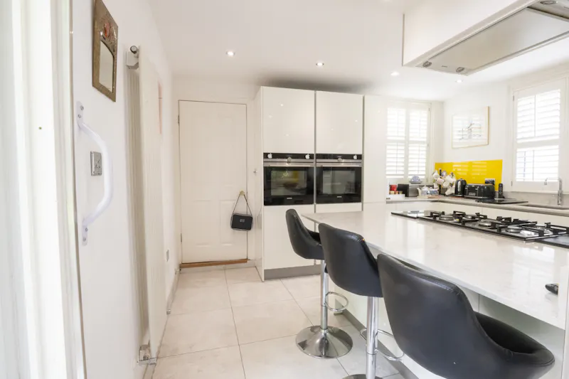 Detached Hampton family home, B2043 (photo 9)