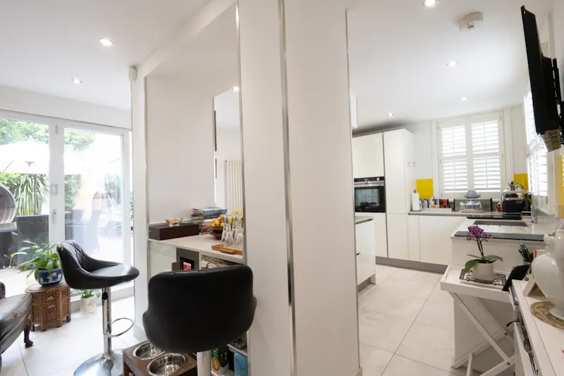 Detached Hampton family home, B2043 (photo 11)