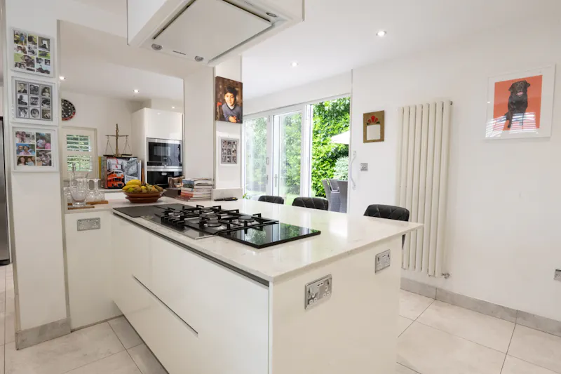 Detached Hampton family home, B2043 (photo 12)