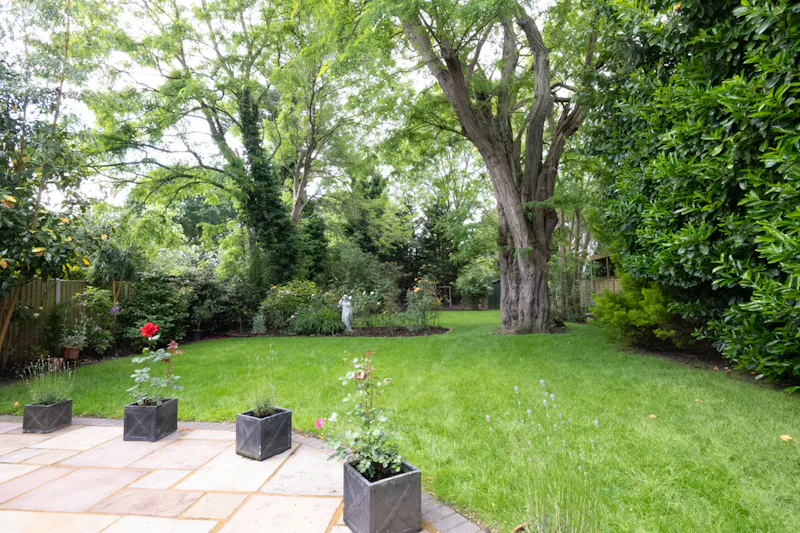 Detached Hampton family home, B2043 (photo 25)