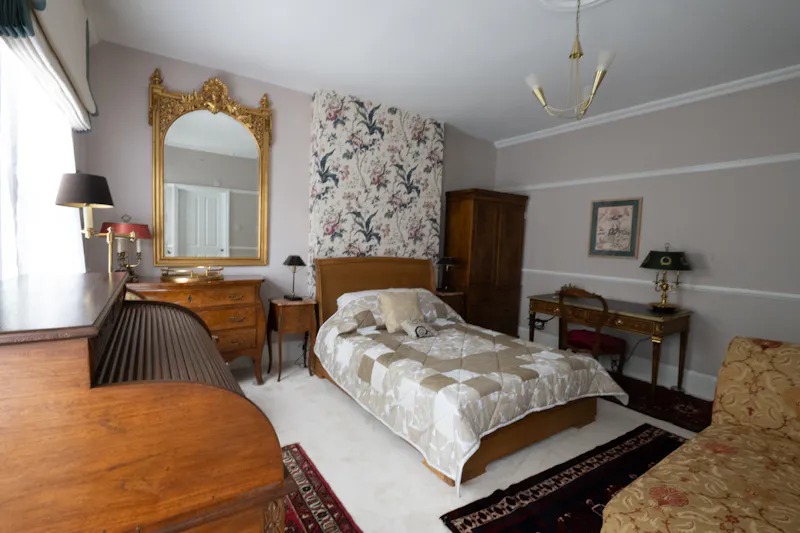 Detached Hampton family home, B2043 (photo 18)