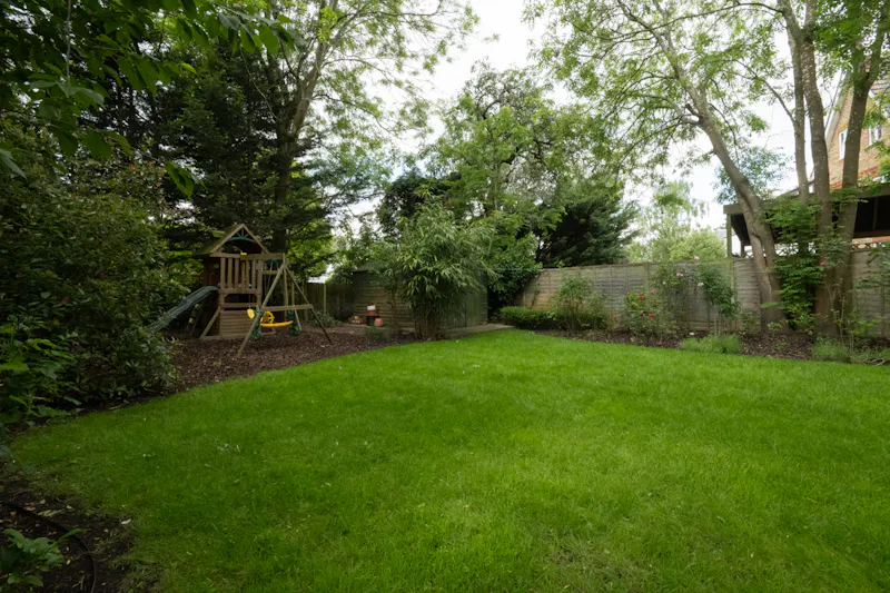 Detached Hampton family home, B2043 (photo 24)
