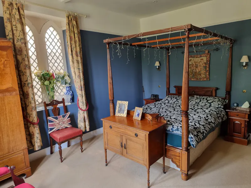 Bedroom at 18th Century School Conversion, D2158 (photo 14)