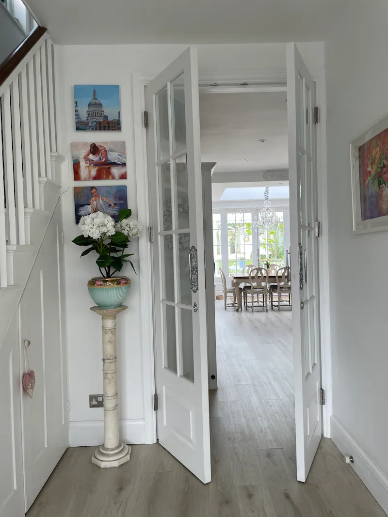 Pretty white Dulwich home, D2778 (photo 7)