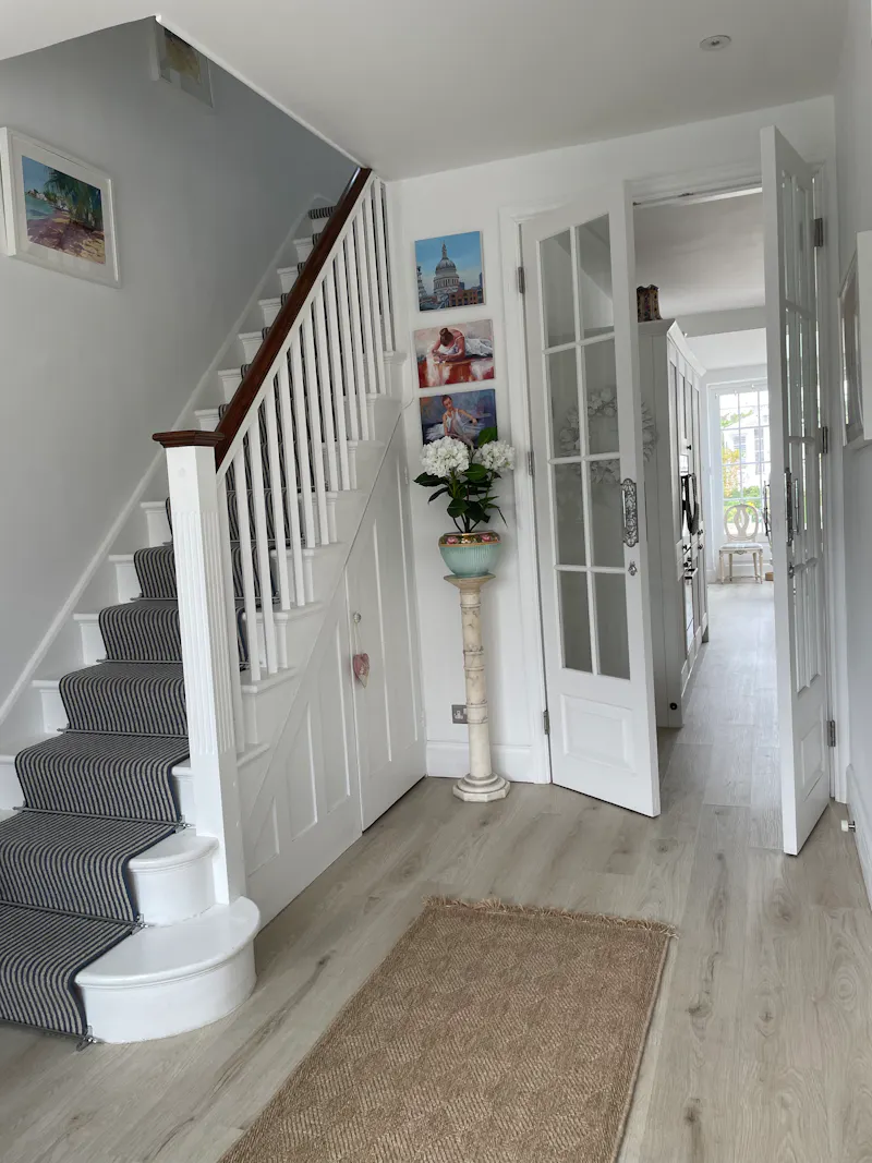 Staircase at Pretty white Dulwich home, D2778 (photo 4)