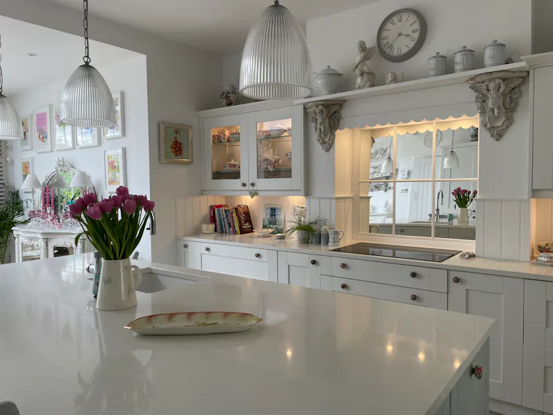 Pretty white Dulwich home, D2778 (photo 8)