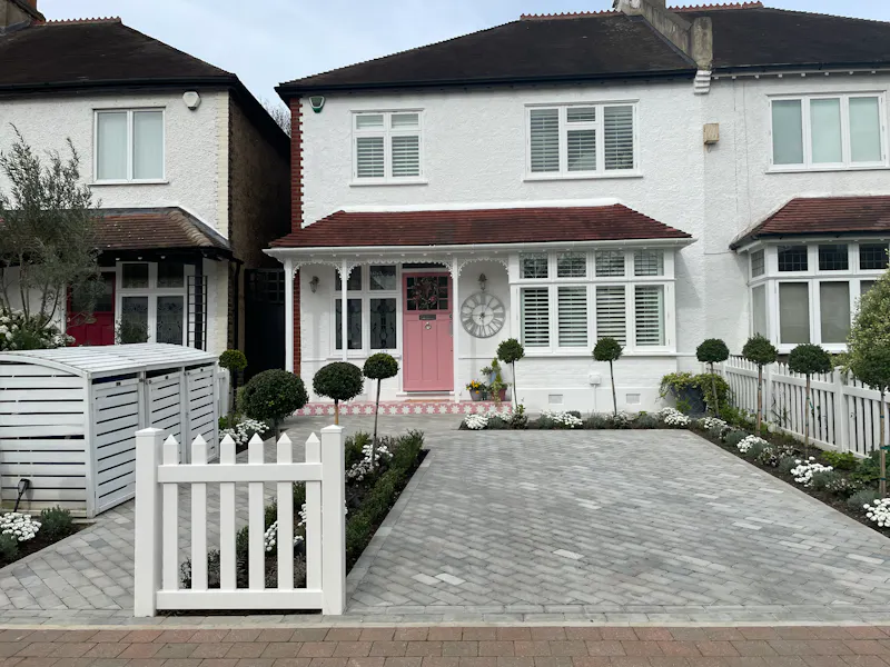 Driveway at Pretty white Dulwich home, D2778 (photo 1)