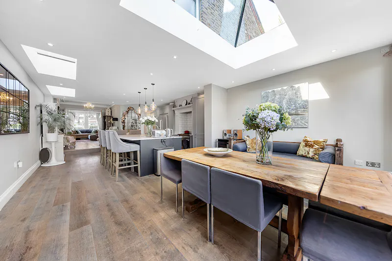 Dining room at Stylish Putney home , B2042 (photo 5)