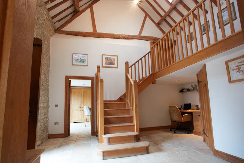 Entrance hall at Country home in Turvey, L765 (photo 4)