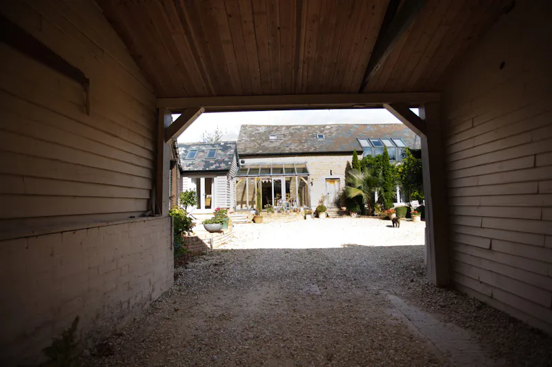 Driveway at Country home in Turvey, L765 (photo 1)