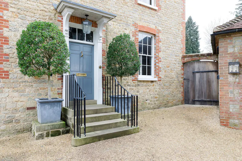 Grade II-listed Sussex Manor, A1630 (photo 2)