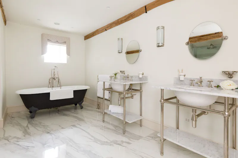 Bath - rolltop at Grade II-listed Sussex Manor, A1630 (photo 56)