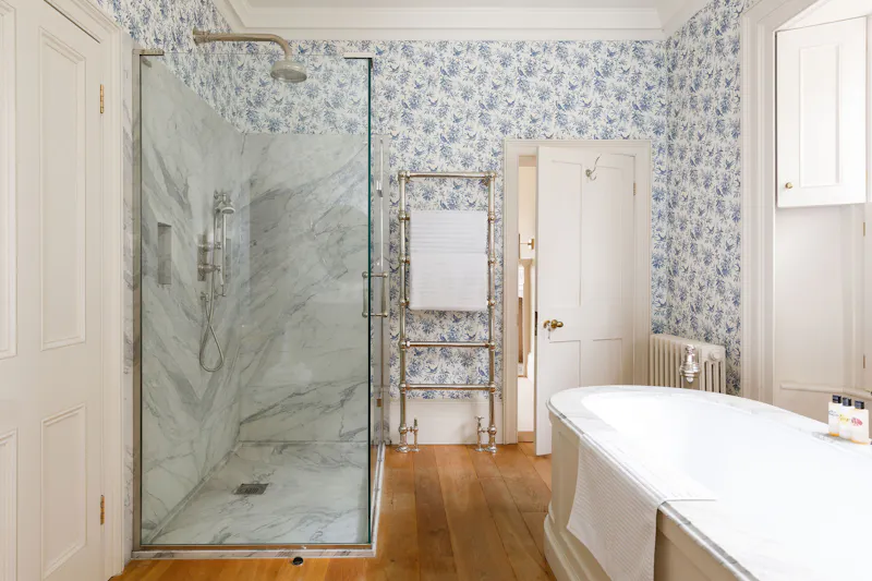 Shower at Grade II-listed Sussex Manor, A1630 (photo 39)