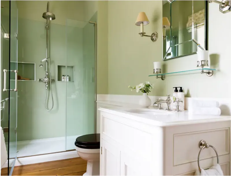 Shower at Grade II-listed Sussex Manor, A1630 (photo 46)
