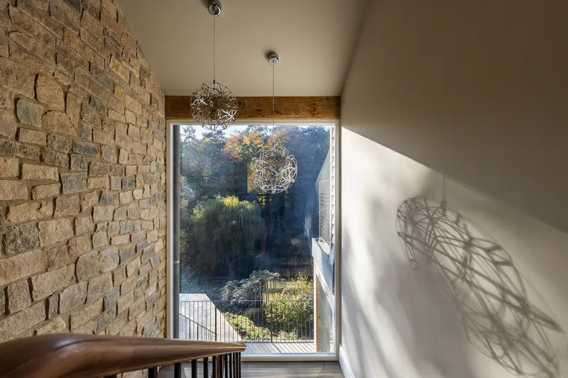 Glass at Hurst Vale, D2776 (photo 15)