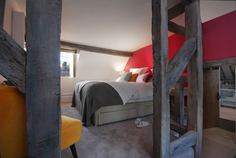 Bedroom at Modernised Tudor Petworth Manor, M362 (photo 18)