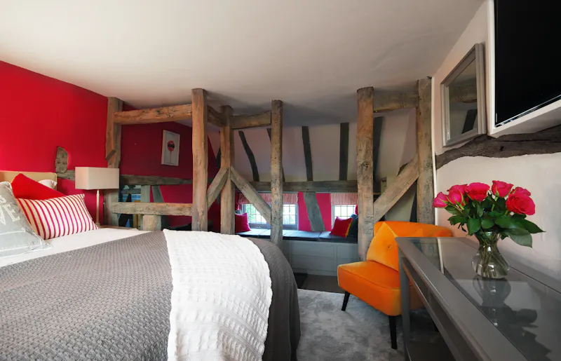 Modernised Tudor Petworth Manor, M362 (photo 19)