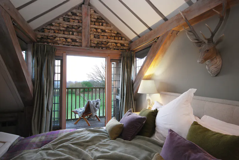 Balcony at Modernised Tudor Petworth Manor, M362 (photo 16)