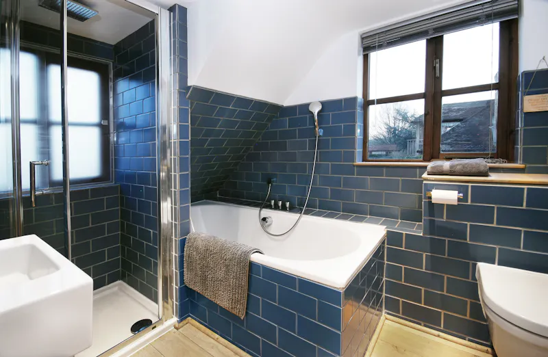 Bath at Modernised Tudor Petworth Manor, M362 (photo 22)