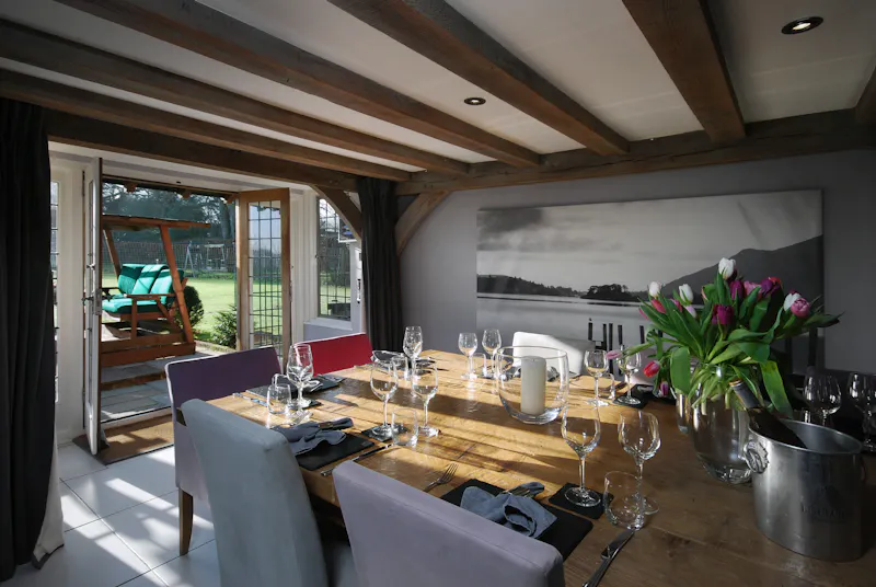 Dining room at Modernised Tudor Petworth Manor, M362 (photo 11)
