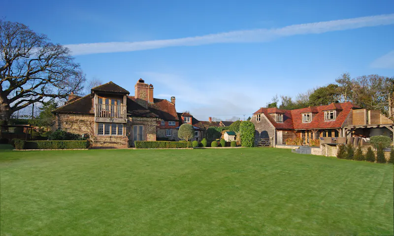 Garden at Modernised Tudor Petworth Manor, M362 (photo 38)