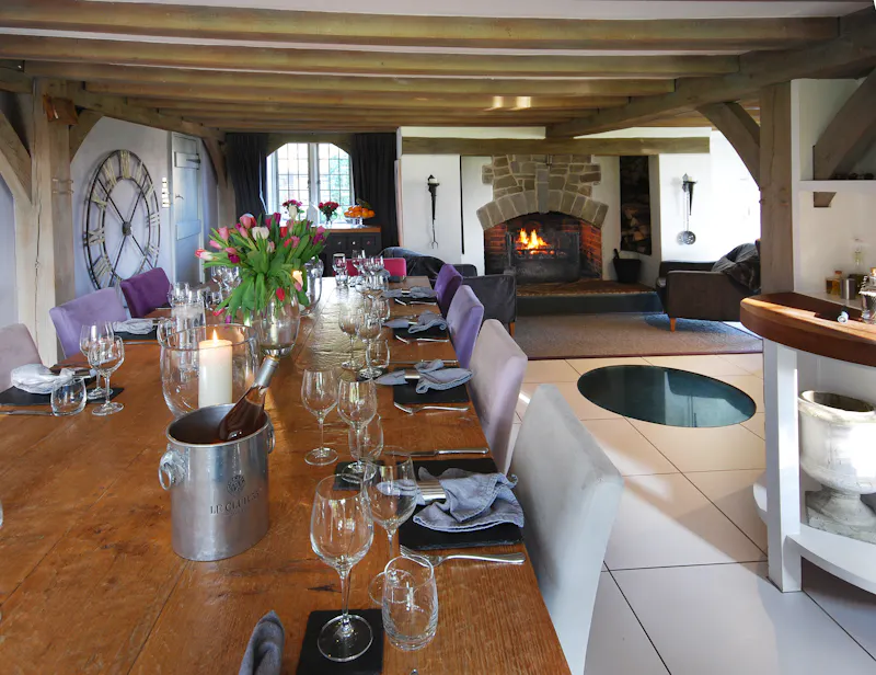 Modernised Tudor Petworth Manor, M362 (photo 13)