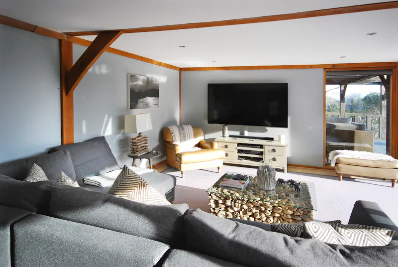 Living Room at Modernised Tudor Petworth Manor, M362 (photo 23)
