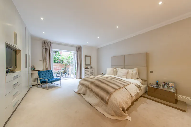 French doors at Elegant Hampstead Apartment, F1253 (photo 6)