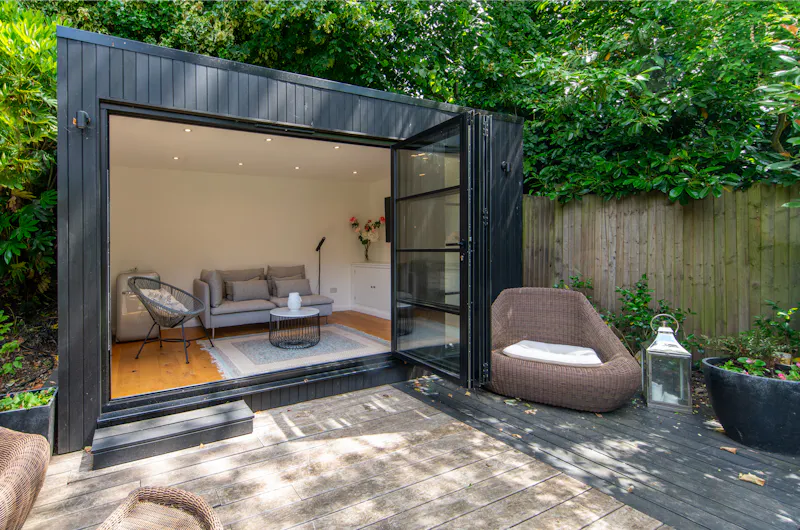 Summer house at Elegant Hampstead Apartment, F1253 (photo 15)