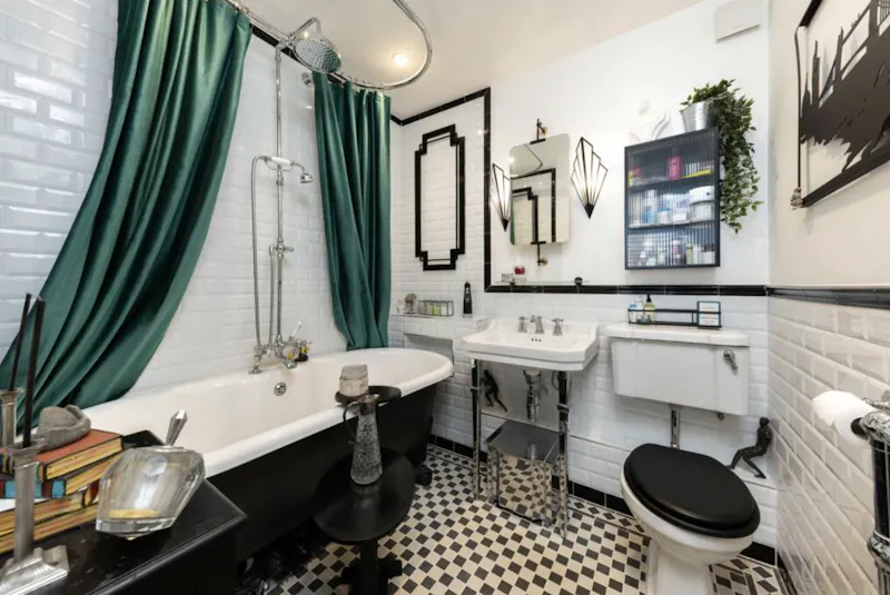 Bathroom at Topical Southwark Penthouse, F1249 (photo 9)
