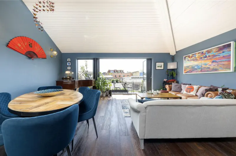 Living Room at Topical Southwark Penthouse, F1249 (photo 1)