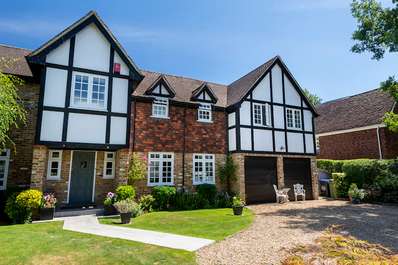 Classic Mock-Tudor House Esher, D2782 (photo 27)