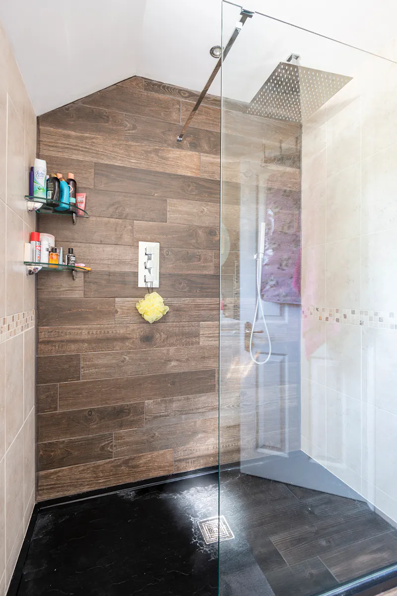 Shower at Classic Mock-Tudor House Esher, D2782 (photo 15)