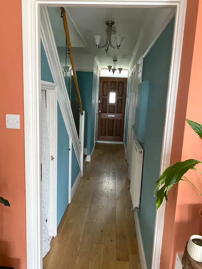 Entrance hall at Shoreditch council flat, F1247 (photo 14)