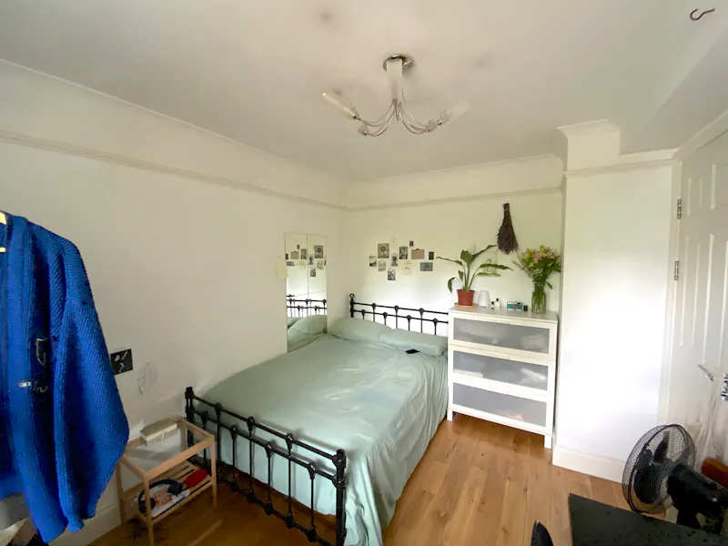 Bedroom at Shoreditch council flat, F1247 (photo 9)