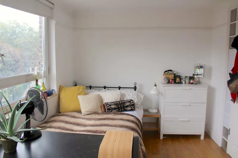 Bedroom at Shoreditch council flat, F1247 (photo 11)