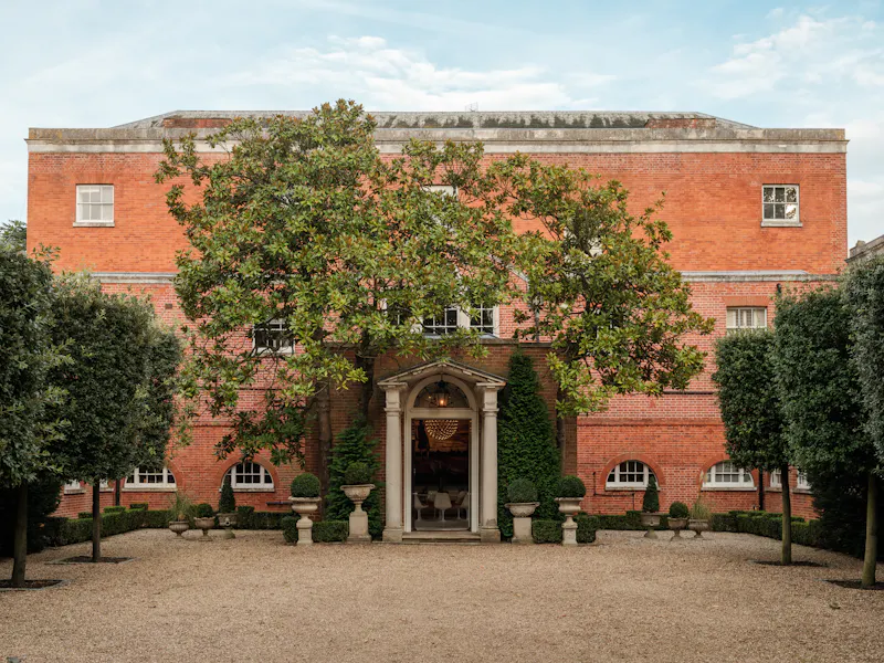 Driveway at Bracknell Georgian mansion, A1539 (photo 77)