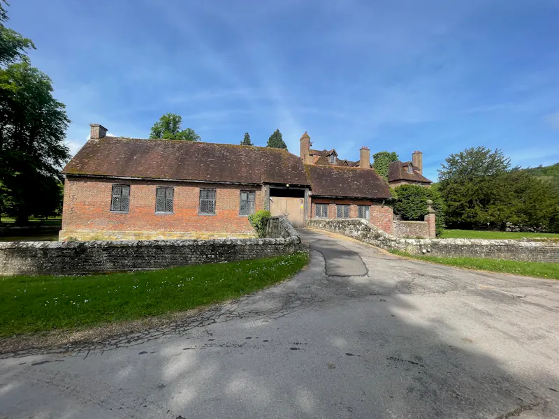 Driveway at Moated Groombridge Manor House, M363 (photo 16)
