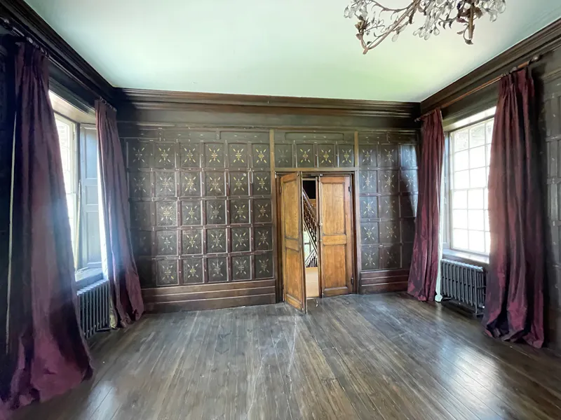 Panelling at Moated Groombridge Manor House, M363 (photo 9)