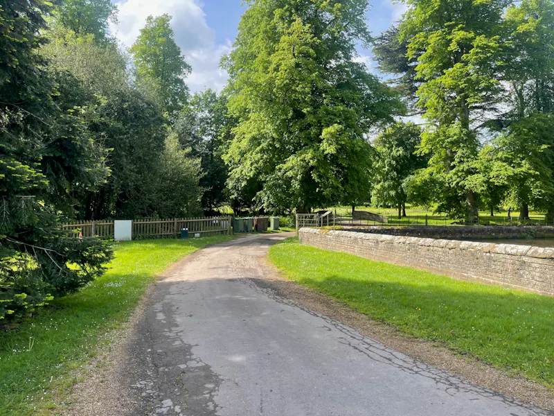 Driveway at Moated Groombridge Manor House, M363 (photo 27)