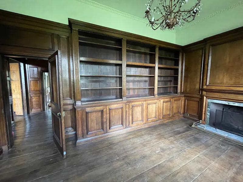 Library at Moated Groombridge Manor House, M363 (photo 8)