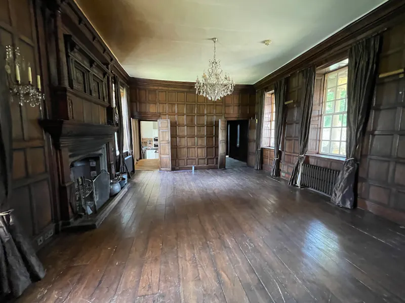 Panelling at Moated Groombridge Manor House, M363 (photo 3)